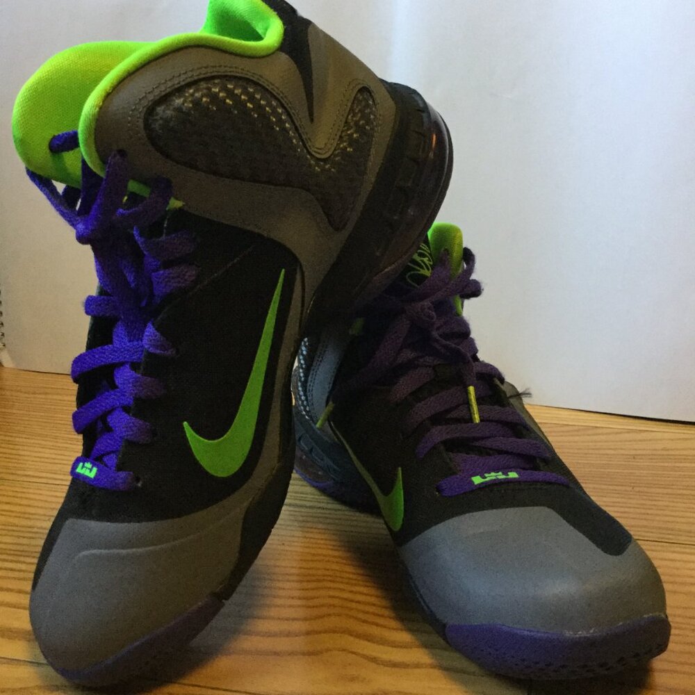 Nike Air Max Zoom Lebron 9 IX Size Youth 7Y BARELY USED Joker Green/Purple/Gray
